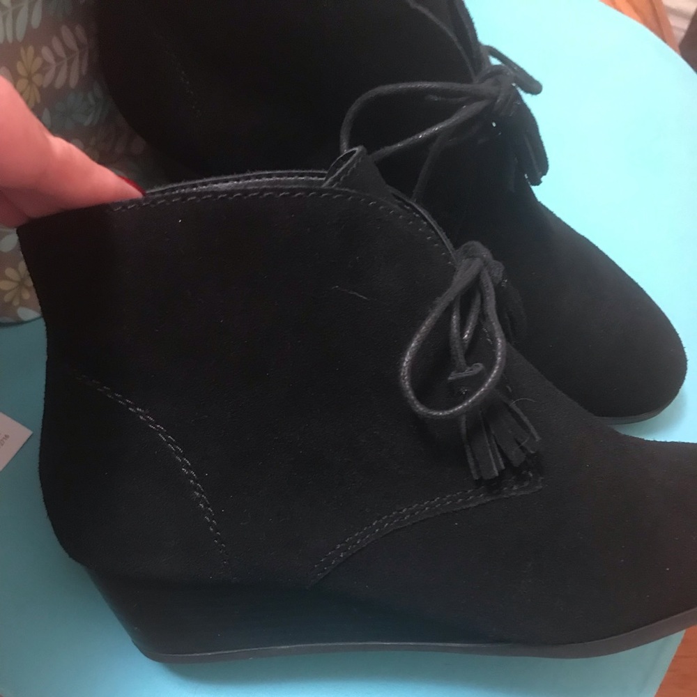 Black booties with fringe tassels!